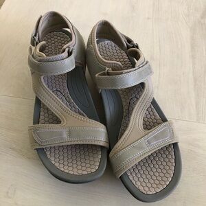 Baretraps Donatella Comfort Sandals Size 11M Ash Light Grey/Taupe
